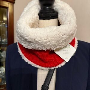 🆕 Cozy White and Red neck snood
